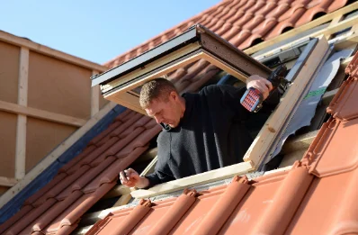 Pose de fenêtres de toit Velux à Cour-Marigny